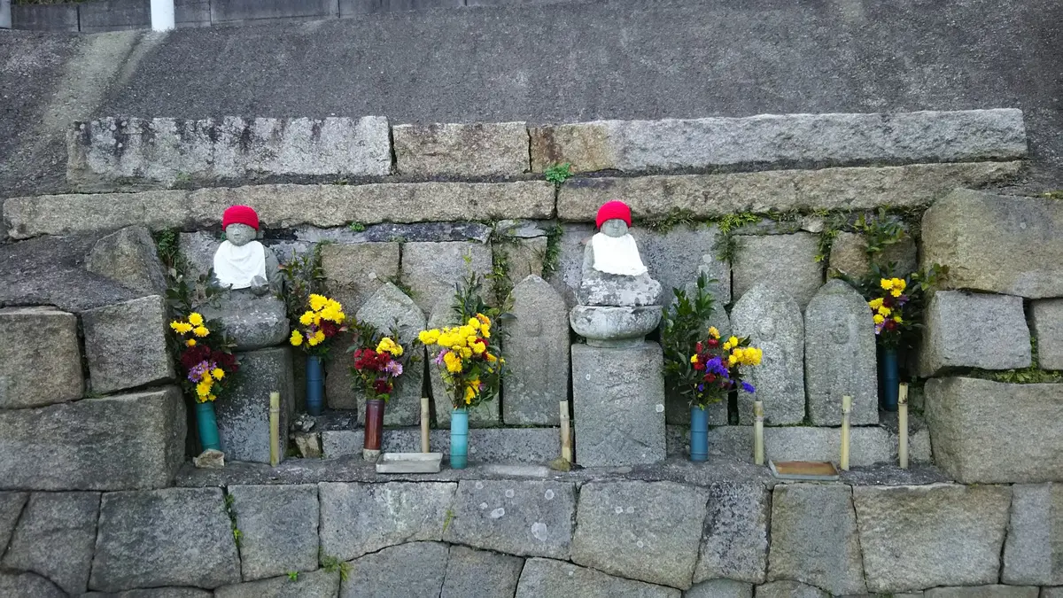 野辺の仏様旧道を歩くとかわいいお地蔵...「まんゆうの写真館2016冬 