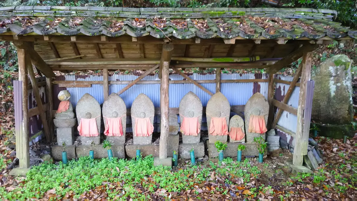 野辺の仏様旧道を歩くとかわいいお地蔵「まんゆうの写真館2016冬