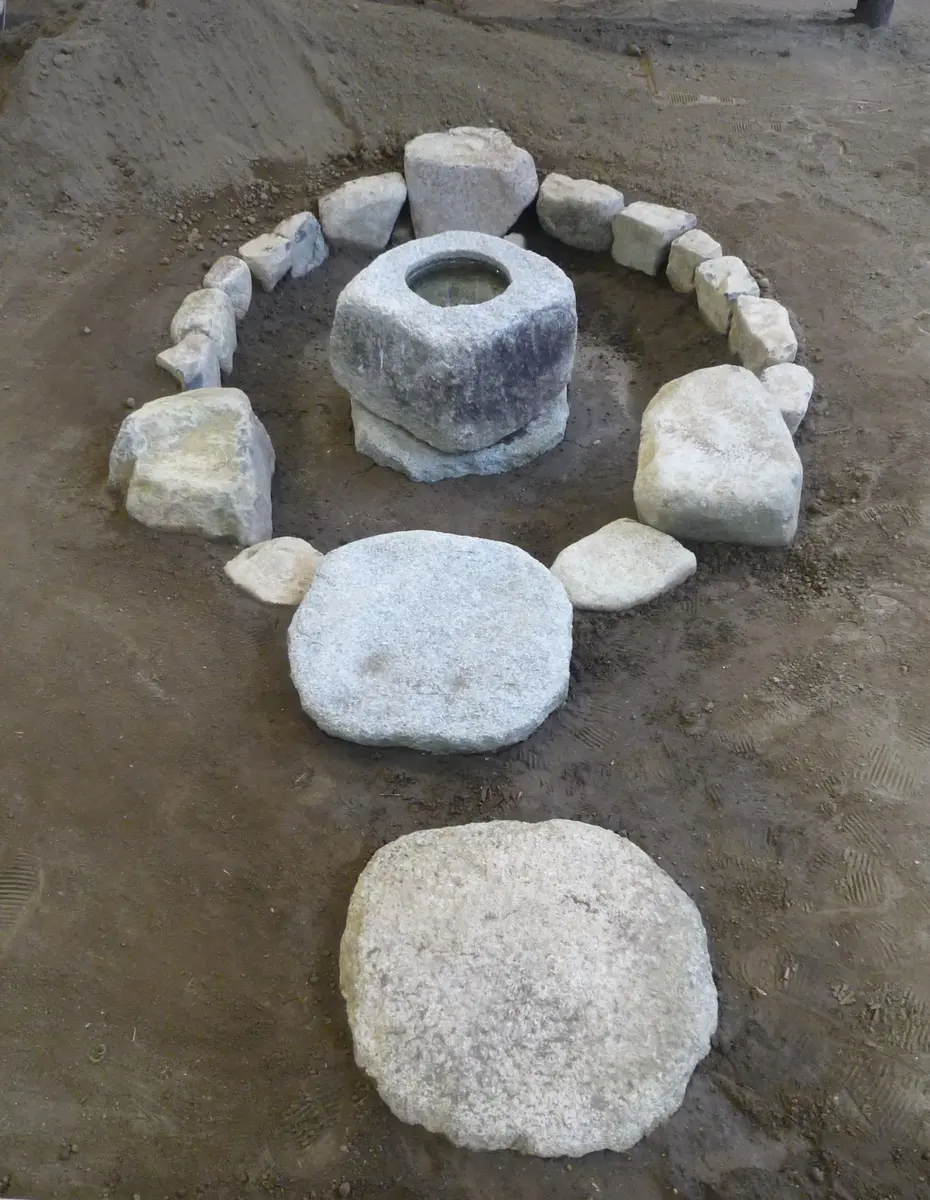 蹲踞(つくばい) 中鉢型手水鉢(ちょ「蹲踞(つくばい)と延 蹲踞(つくばい) 中鉢型手水鉢(ちょ「蹲踞(つくばい)と延