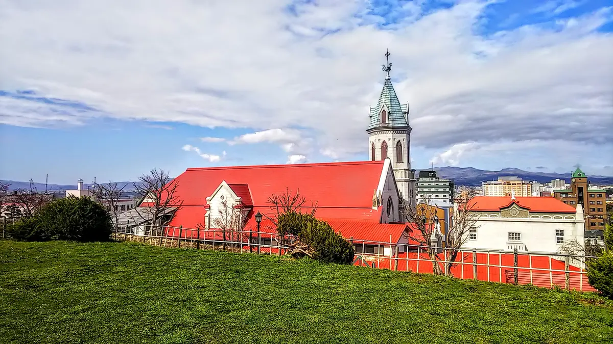 函館元町カトリック教会⛪️の赤い屋根「てんこの花ごよみin函館散歩