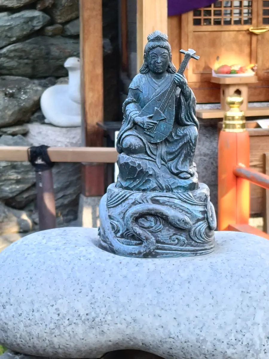 休日の散歩👟蛇窪神社の銭洗弁財天様「自然や風景」のアルバム