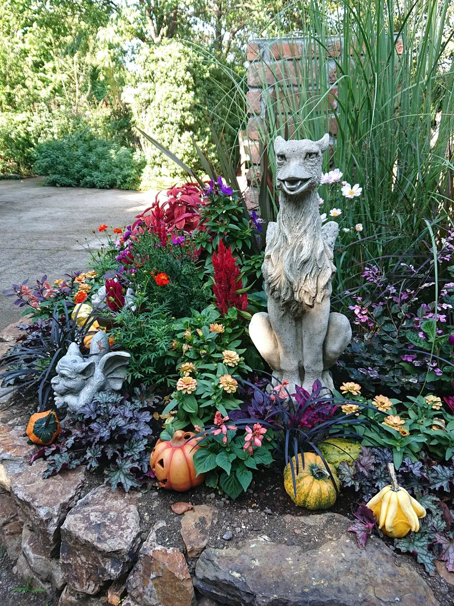 姿勢のいいガーゴイル「横浜イングリッシュガーデン～ハロウィン～」の