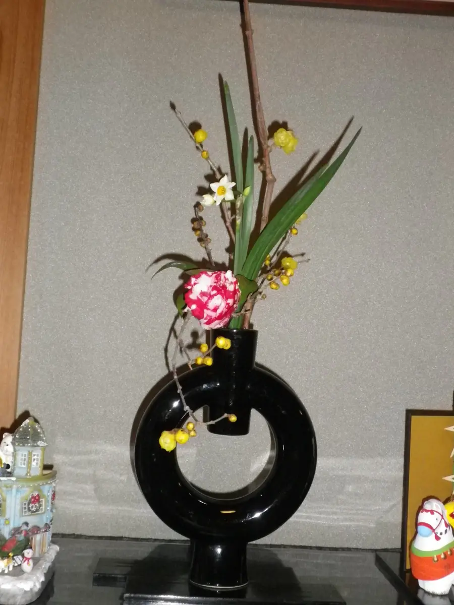 ハイセンスな花生け「黒檀花生け」 （【生け花】_ユニークな