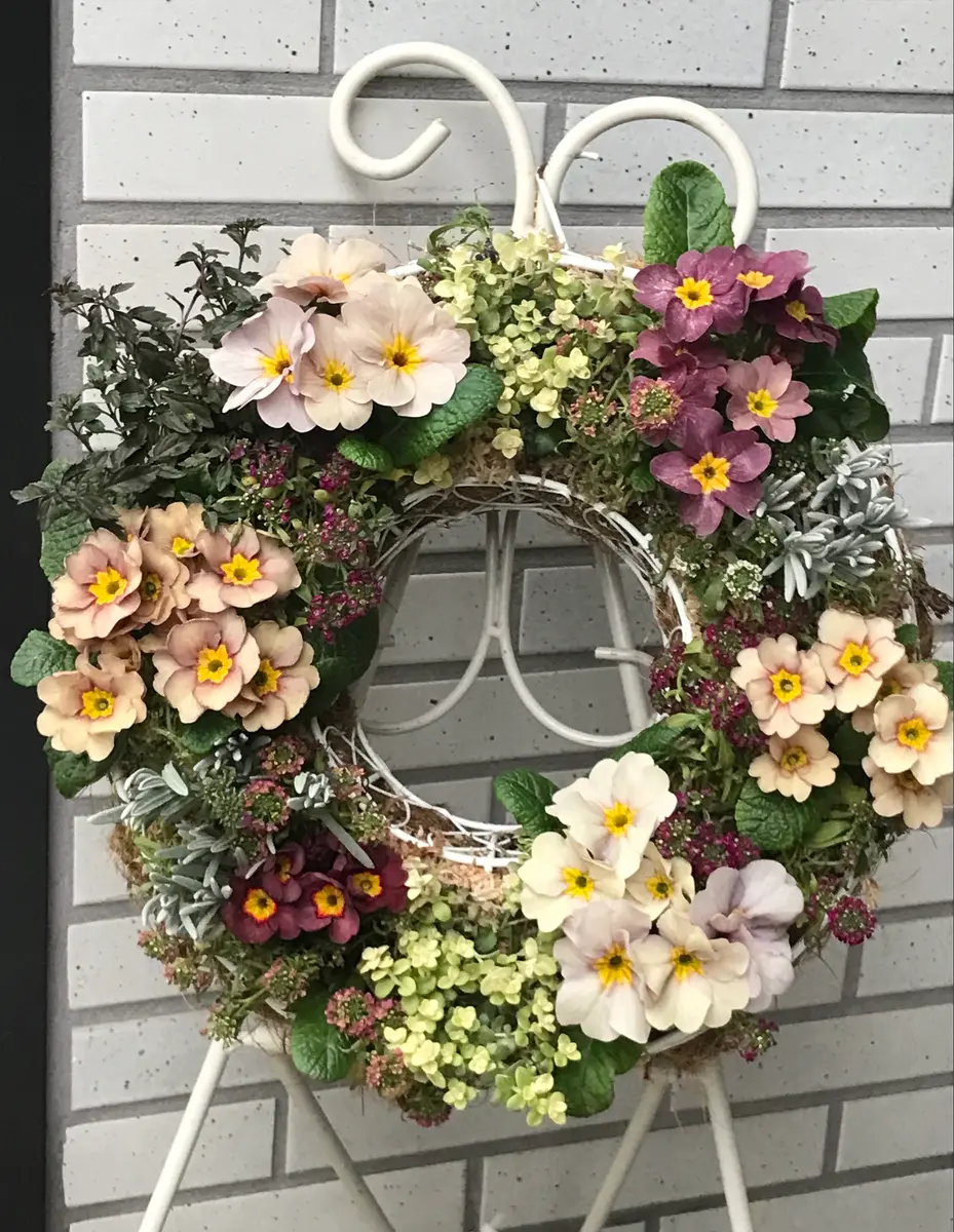 ♻️ジュリアンのリース♻️花数が増えて「我が家のお花たち•2023年