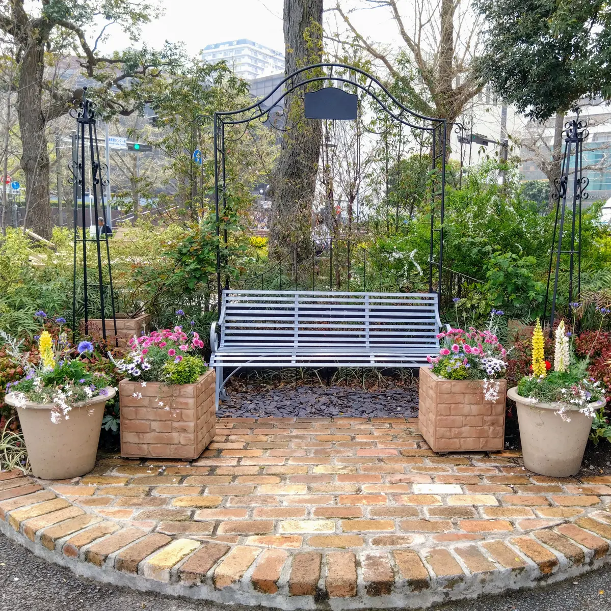 フォトスポット202404山下公園「2024ガーデンネックレス横浜」の