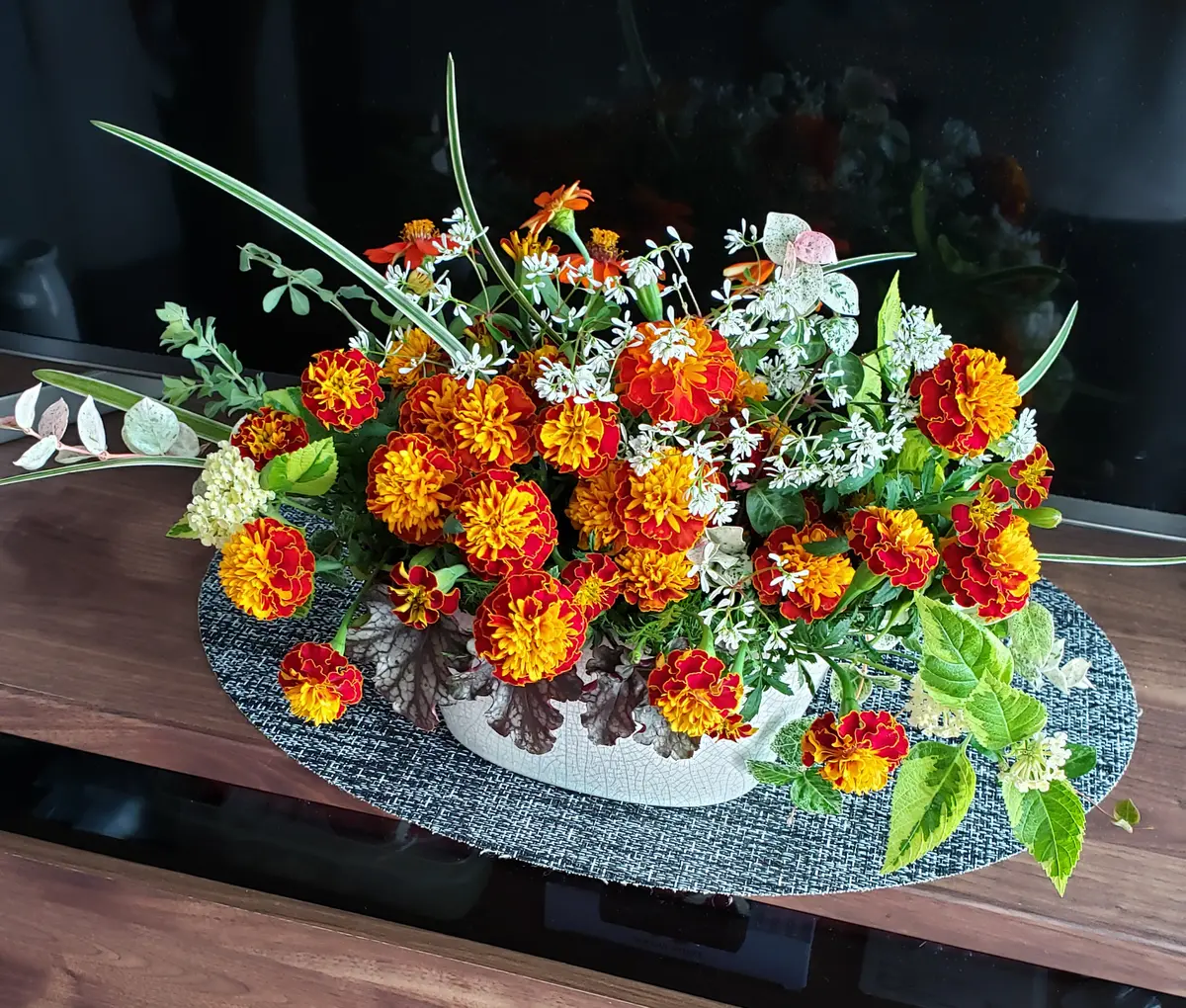 マリーゴールドとジニア他の寄せ植えを「アレンジメント💐」の