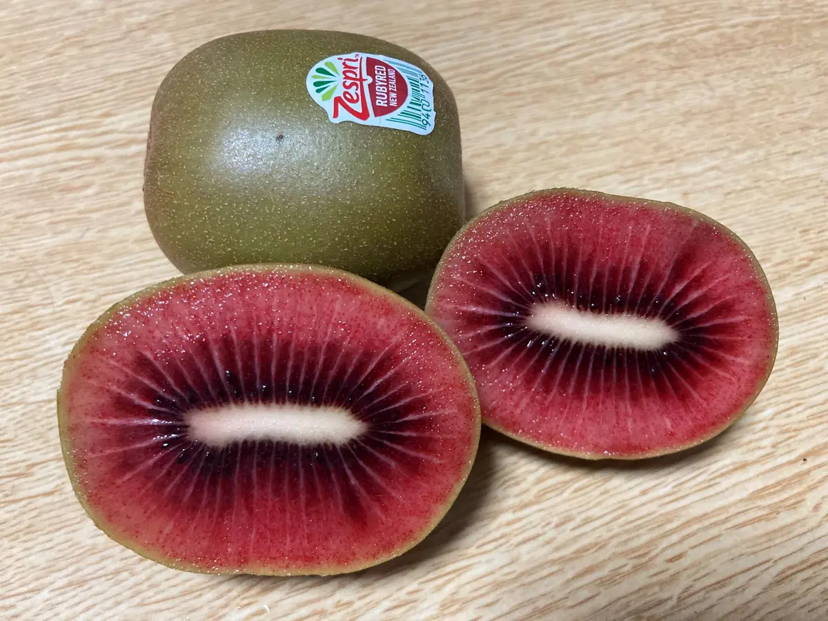 真っ赤な果肉のキウイ ルビーレッドを種から育てる｜そだレポ（栽培