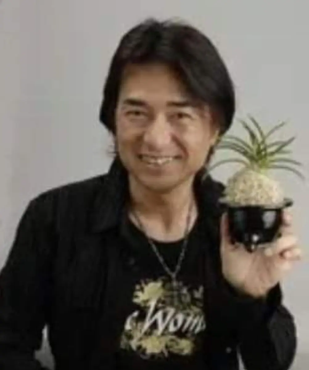 フウランをそっと植え付けます。｜園芸日記by富山昌克（トミー
